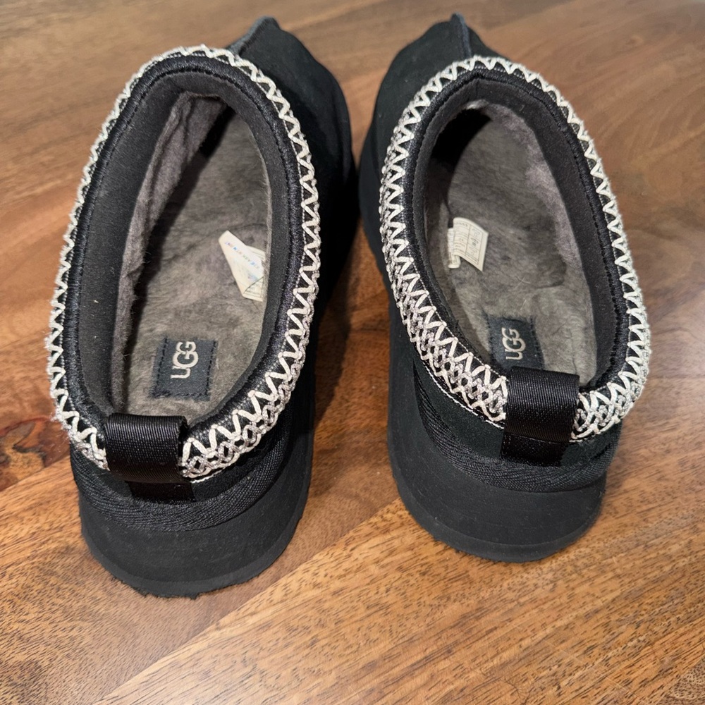 VGUC Ugg Tazz Black Platformed Shoe Size 7 Women’s - Picture 5 of 6